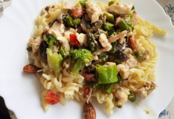 Peru salteado com legumes