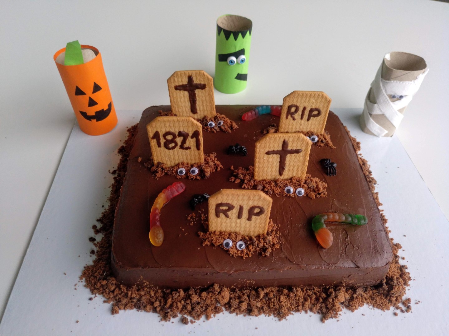 Bolo Chocolate Cemitério Halloween