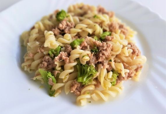 Espirais com Atum e Bróculos