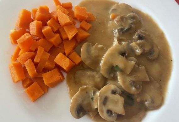 Strogonoff de Cogumelos com batata-doce