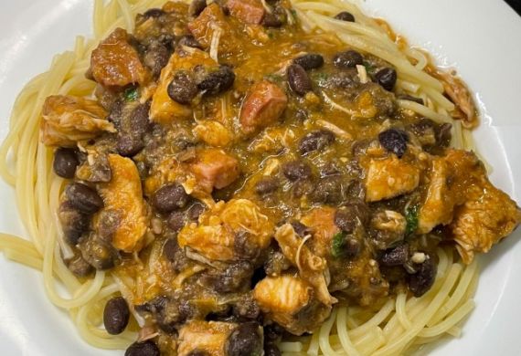 Peru Estufado com Feijão Preto