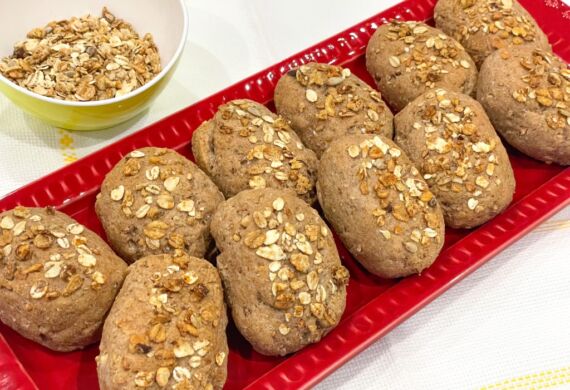 Pãezinhos integrais com noz e muesli